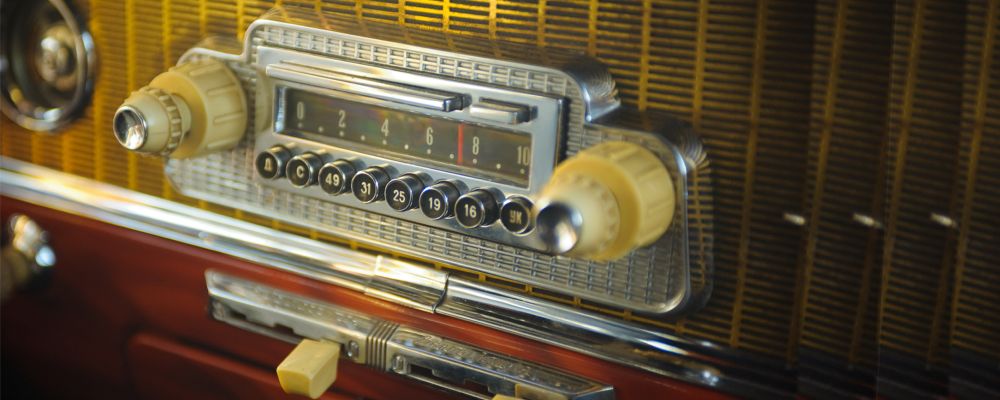 shutterstock 72992269 car radio 1950s